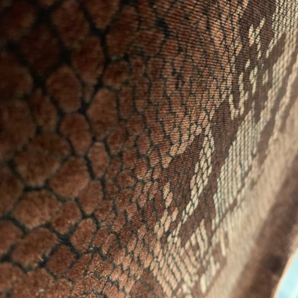 Le Parfait VTG Velvety Snake Jewel Neckline Top - Picture 5 of 5